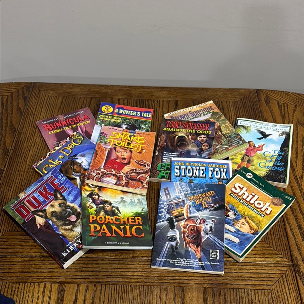 Animal Books Chapter Books 📚Cats Dogs Snake Crow 🐦⬛